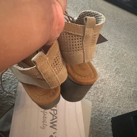 bearpaw wedge sandals - Picture 10 of 10